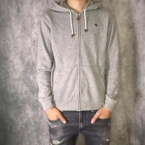 Morris zip hoodie - Mycket fint skick | Size S passar även M | fraktar spårbart inom 24 timmar |  för att köpa klicka ” köp nu” | vid frågor skriv ett meddelande |