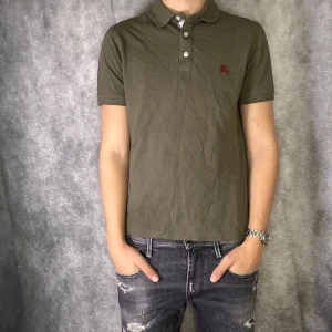 Burberry piké - Mycket fint skick | Size S  | fraktar spårbart inom 24 timmar |  för att köpa klicka ” köp nu” | vid frågor skriv ett meddelande |