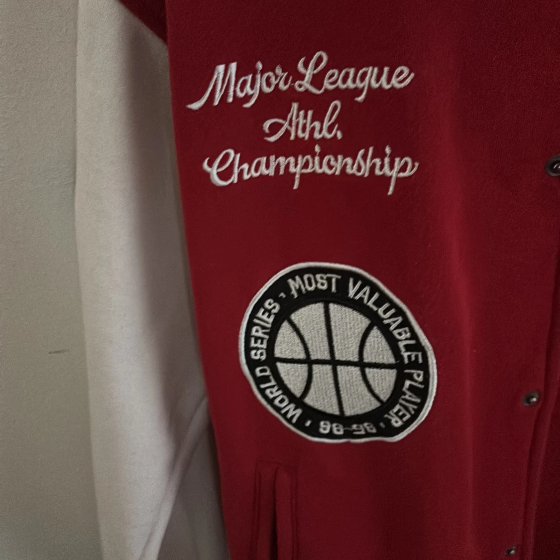 Röd och vit bomberjacka från FSBN - 3