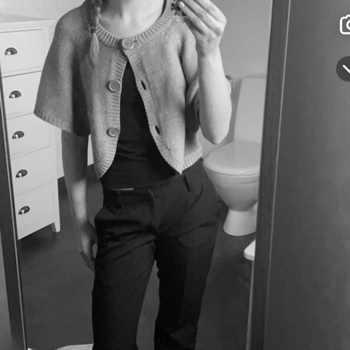 Grå bolerotopp med knappar - 90