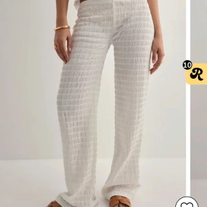 Stunning Low Waist Structure Pants Nelly - Säljer dessa superfina byxor då jag aldrig använt dom, de är helt slutsålda på Nelly!!💕💕💕