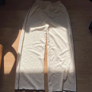 Linnebyxor typ - Tror inte det är linne material men är typ som linnebyxor❤️Sitter som S, Skriv vid funderingar!