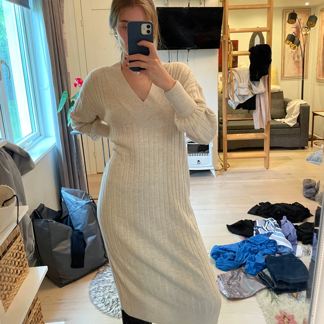 Beige ribbstickad långklänning - 1