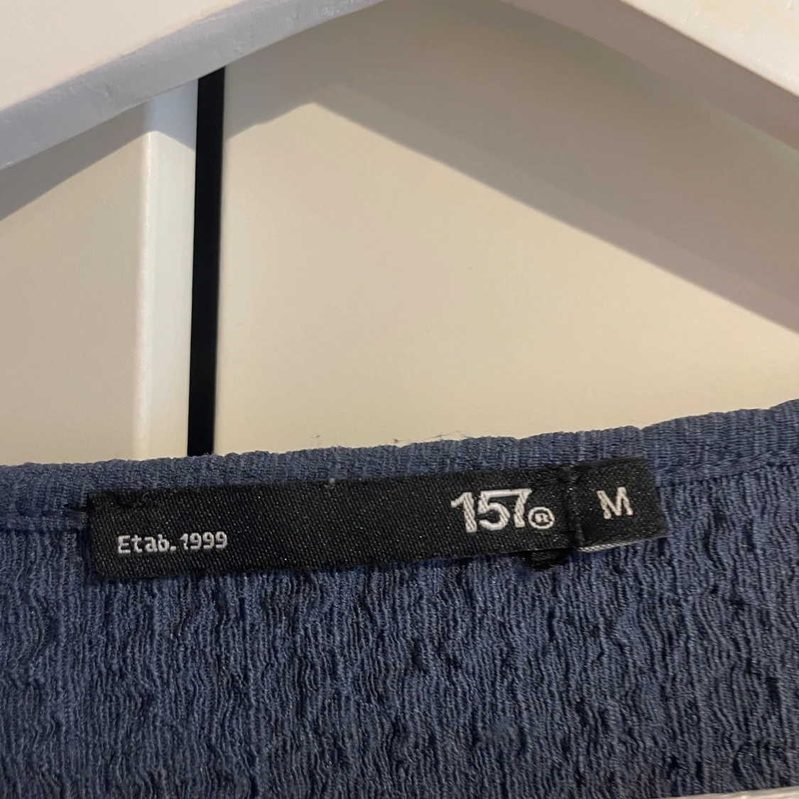 Blå långärmad topp i refflat material - 4