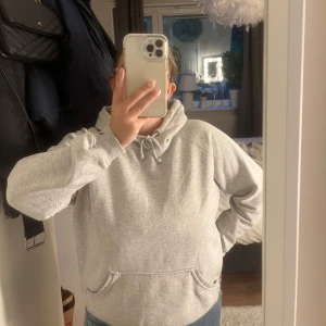 Bikbok hoodie  - Superfin bikbok hoodie i ljusgrå. Fint skick💗