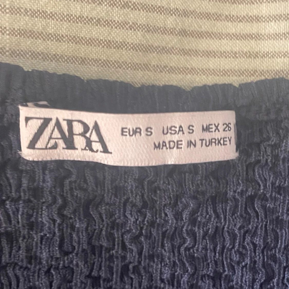 Mörkblå ribbad topp från Zara - 2