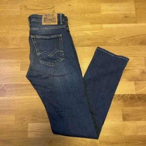 Replay grover jeans - Säljer ett par riktigt snygga replay grover jeans i storlek 32/34. I väldigt bra skick utan några defekter. Hör av er vid frågor.