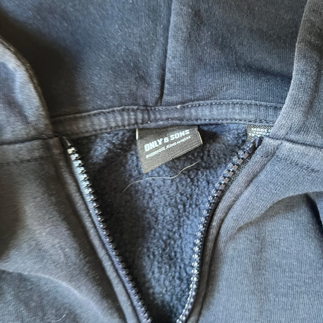 Mörkblå hoodie från Only & Sons - 1