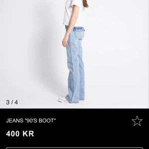 Ljusblå bootcut jeans - Lågmidjade jeans ifrån lager, använda en gång. 