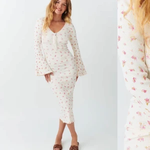 SÖKER denna klänning  - Söker denna klänning från Gina tricot i stolek S eller M🩷Namnet på klänningen är ”Knitted babylock dress” 