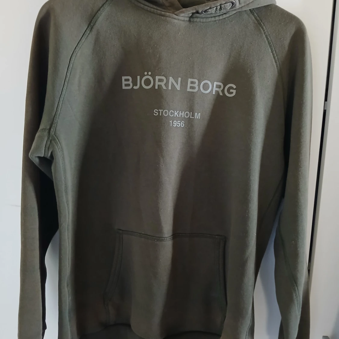 Olivgrön hoodie från Björn Borg