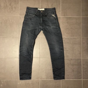 Replay jeans - Svin snygga Replay jeans | skick 8/10 | storlek 31 | nypris: 1600kr | vårt pris: 399kr | sjukt bra deal | kontakta oss om du har några funderingar// Torslanda closet🤝