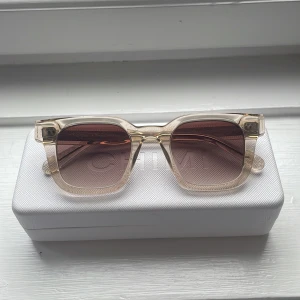  solglasögon från Chimi - Chimi ecru 04, sparsamt använda, inga repor eller defekter. Som nya!