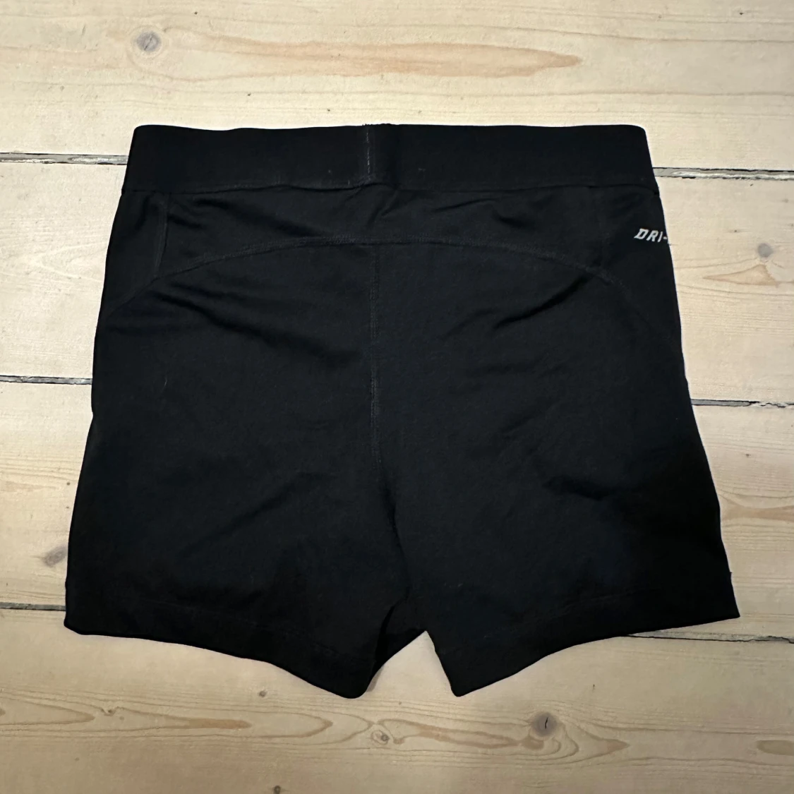 Svarta träningsshorts/hot pants från Nike - 3