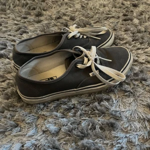 Vans skor - Mörkgråa Vans i storlek 38!!