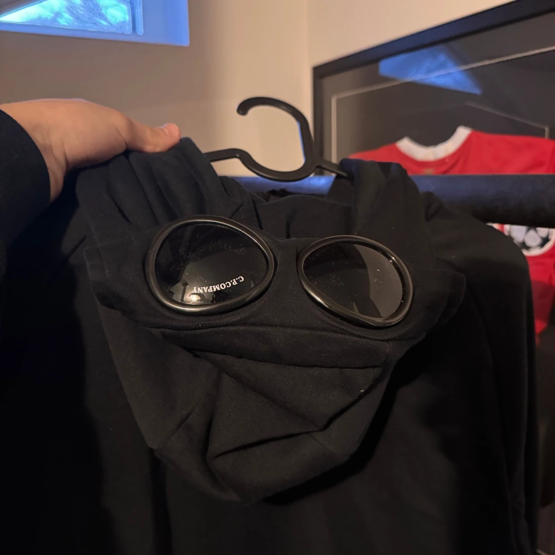 Svart hoodie med dragkedja från C.P. Company - 2