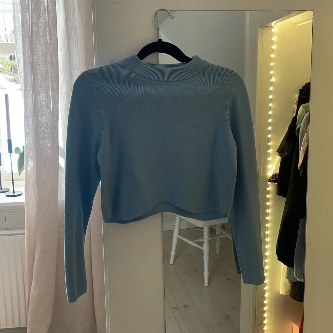 Ljusblå croppad tröja från zara - 1