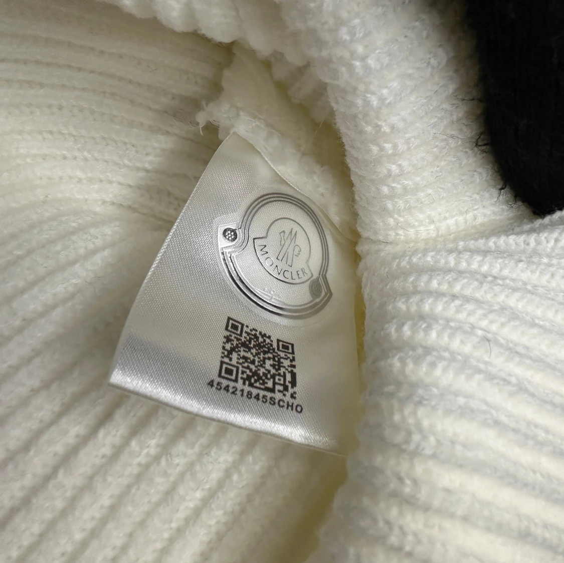 Vit ribbad mössa - 2