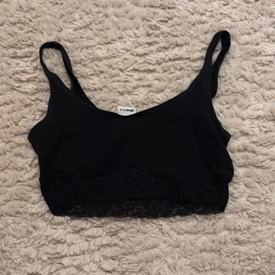 Svart linnetopp från Gina Tricot - 3