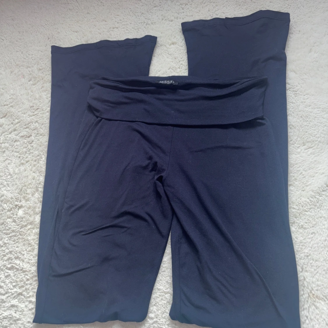 Mörkblå yoga pants från Missay - 1