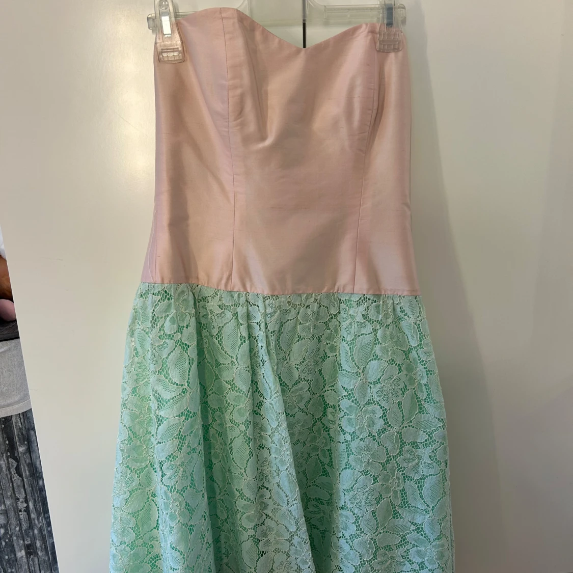 Rosa och mintgrön klänning