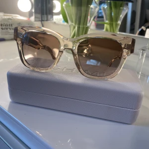 Solglasögon från Chimi - Oanvända solglasögon från Chimi, modellen 07 u färgen Ecru💞Box medföljer 