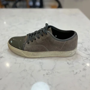 Lanvin skor - Säljer dessa feta pjucks som passar perfekt till sommarn 🤩 Inga defekter större än det lilla märket vid sidan. Skriv gärna vid funderingar!