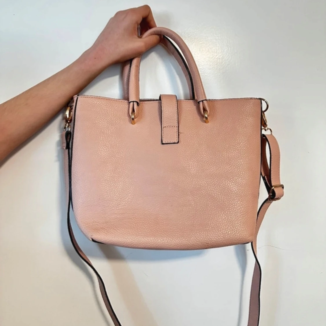 Rosa axelväska med dragkedja - 1