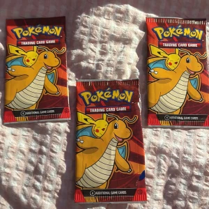 Pokémon Trading Card Game Booster Packs - Säljer dessa för 100kr st, korten är värda bland 150kr. Om man köper flera kan man få billigare. Korten är i bra skick, hör av dig om du är intresserad💗
