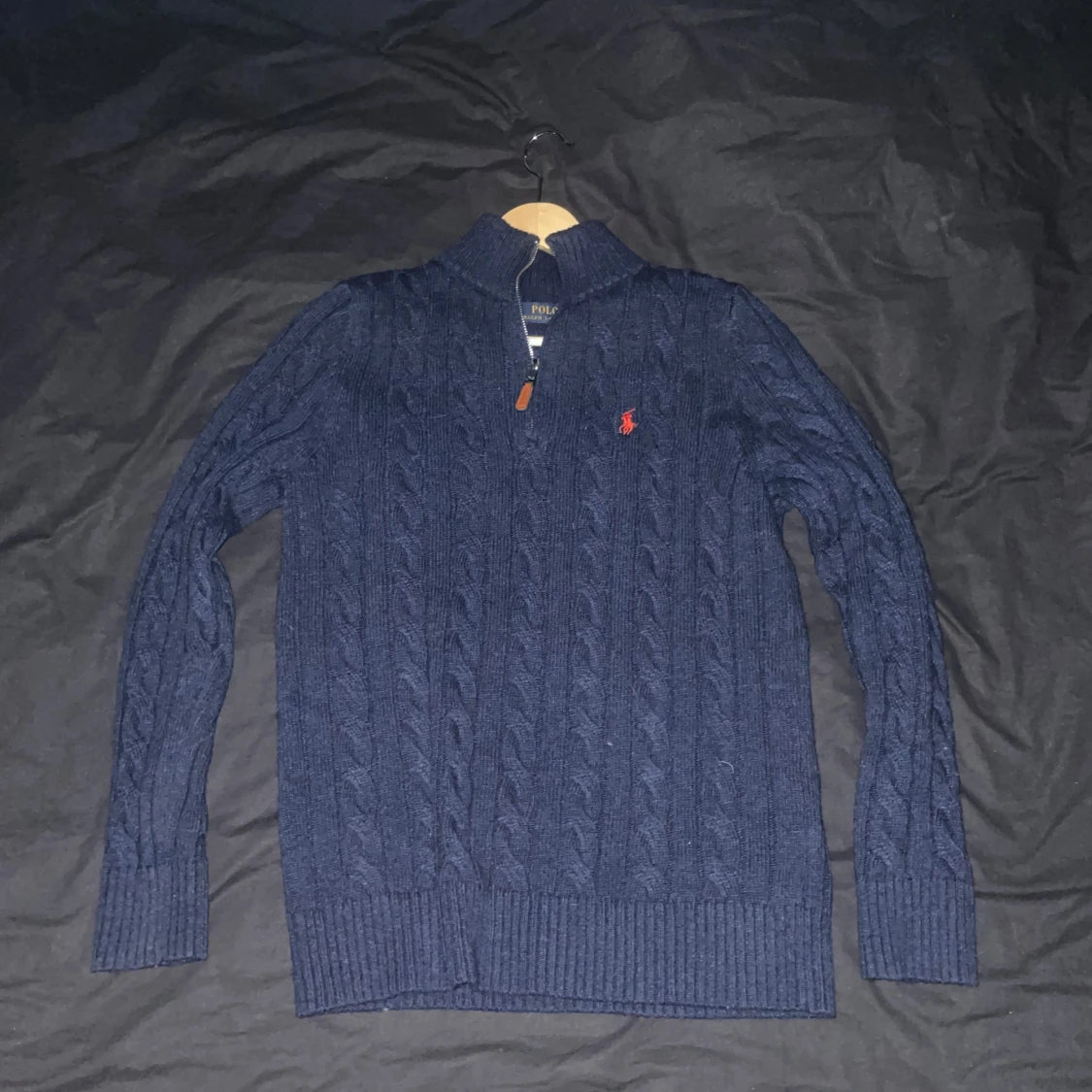 Mörkblå stickad tröja från Ralph Lauren