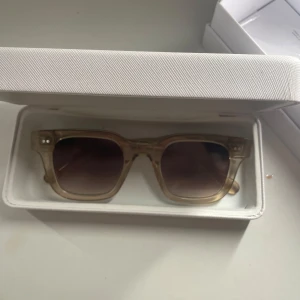 Beige solglasögon från Chimi - Snygga solglasögon från Chimi 