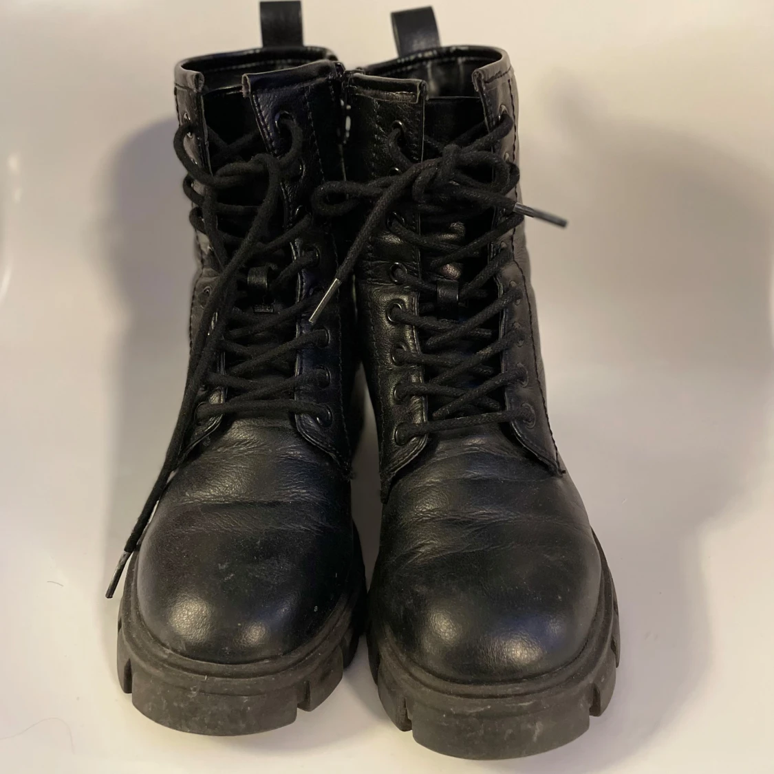 Svarta boots med snörning och dragkedja - 1