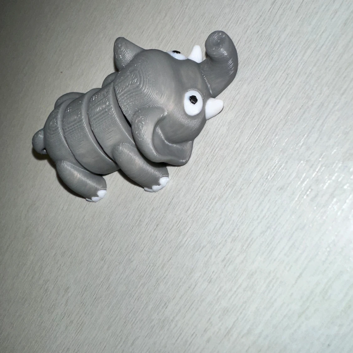 Grå 3D-printad elefantfigur - 2