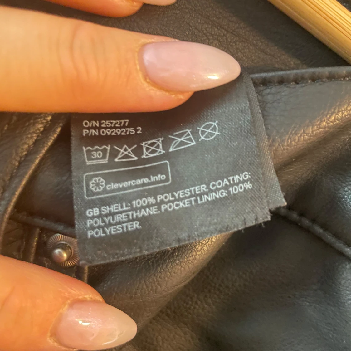 Svarta byxor i fakeläder - 2