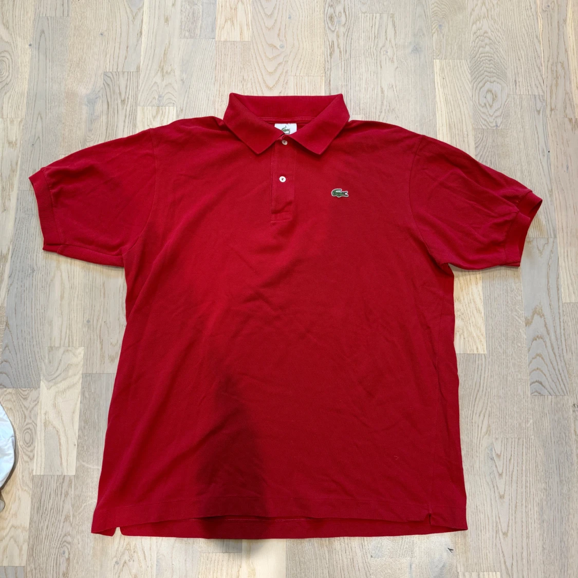 Röd pikétröja från Lacoste - 1