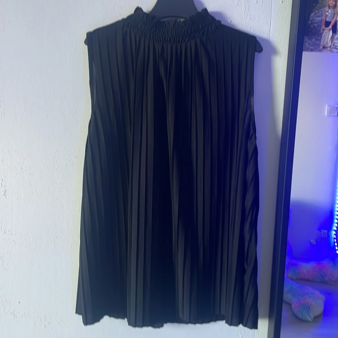 Plisserad svart väst/blus från H&M XS - 1