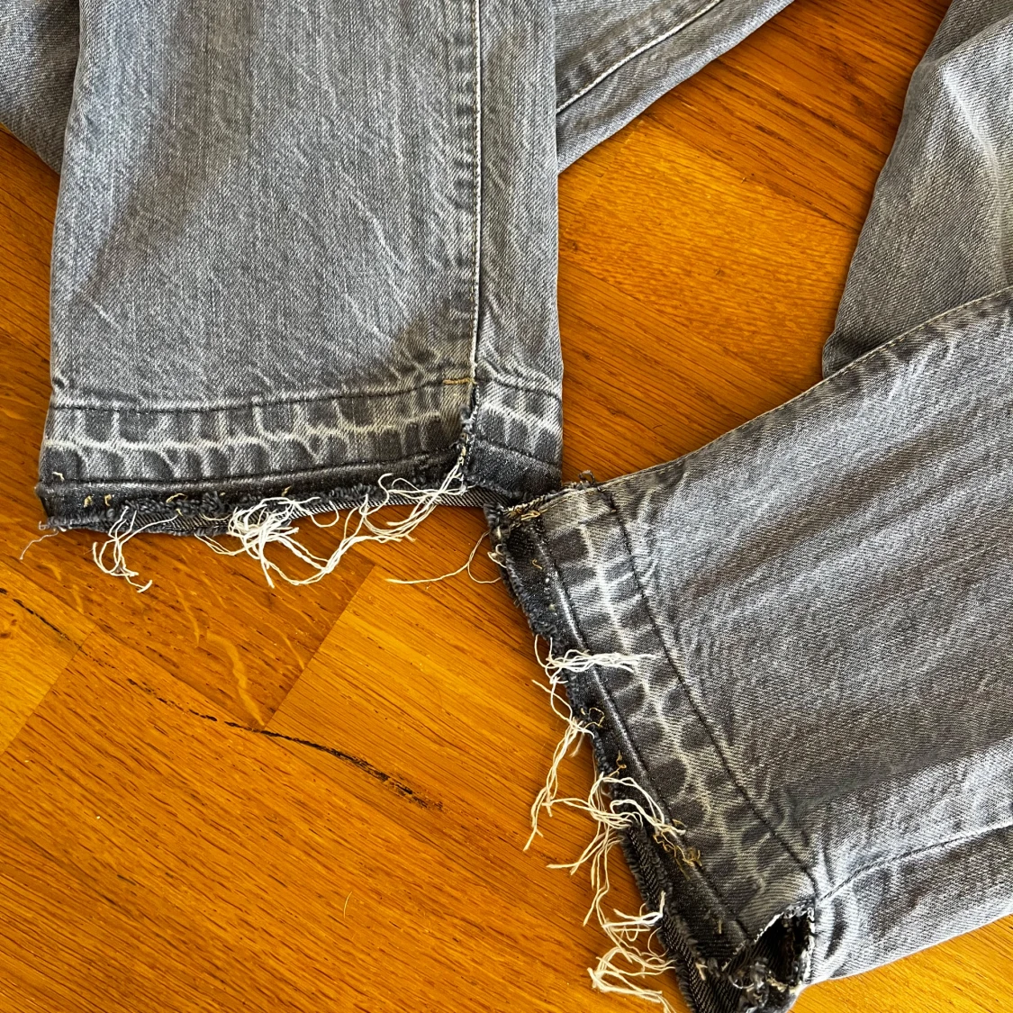 Grå jeans från Jack & Jones custom flared - 1