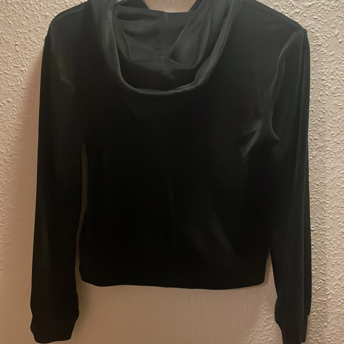 Svart hoodie med dragkedja från 157 - 1