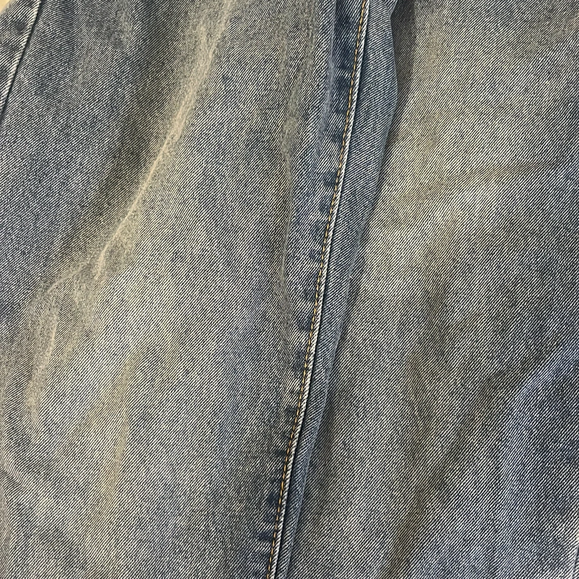 Blå raka jeans med klassisk look - 4