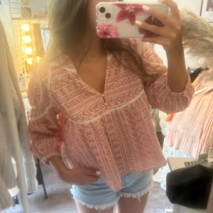 Zara blus - Så fin blus från Zara🤩Super skick! Skriv vid intresse eller frågor!🎀