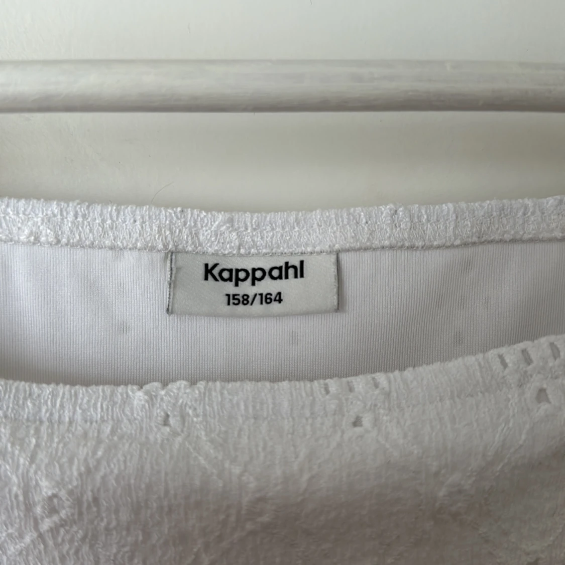 Vit blus med volangärm från Kappahl - 2