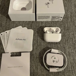 air-pro gen 2 - Hej! Säljer detta par air-pro gen 2 som funkar perfekt utan några problem ljudet är bra och sånt säljer dessa då jag inte vill ha denna modell fick de i födelsedagspresent o vill sälja dessa o köpa en annan modell, Dom är i bra skick o använda max 3-5 gånger, Skriv till mig ifall ni är intresserad.