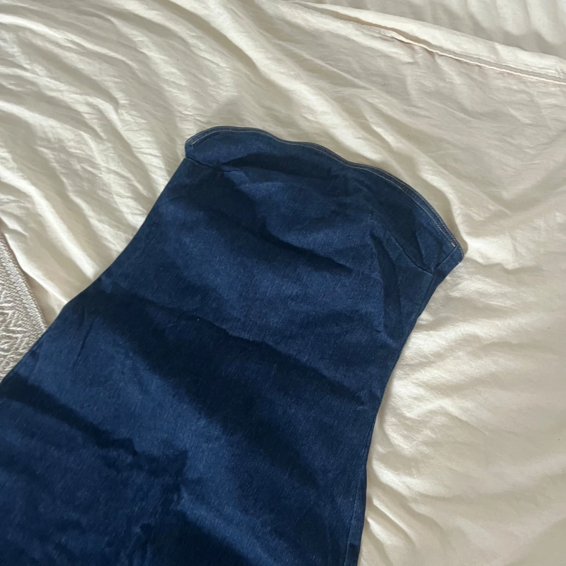 Mörkblå lång jeanskjol med slits - 2