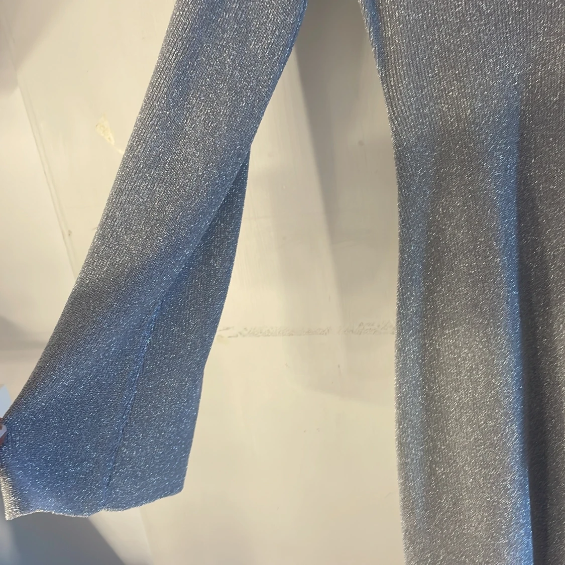 Glittrig silverklänning Gina Tricot XS - 2