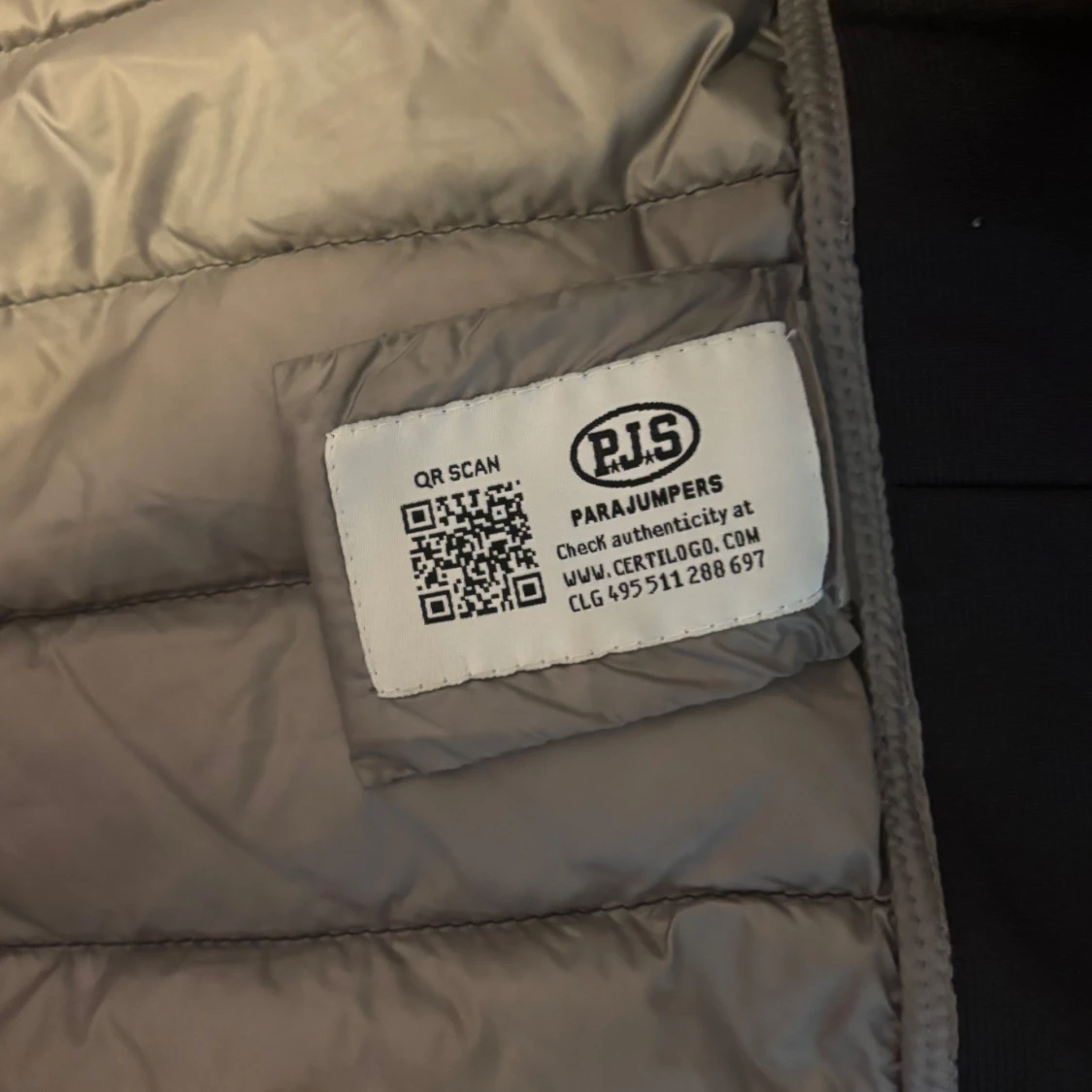 Svart dunväst från Parajumpers - 1