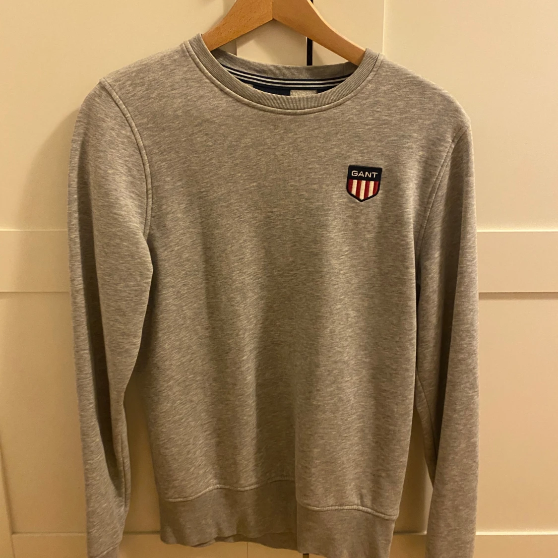 Grå sweatshirt från GANT XS