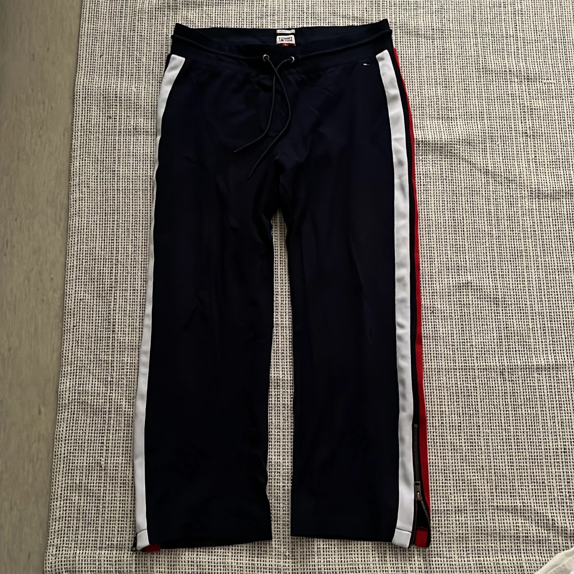 Tommy Jeans marinblå träningsbyxor L