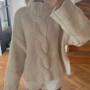 Stickad tröja  - Helt ny från Zara, kan tidigast postas 31/7