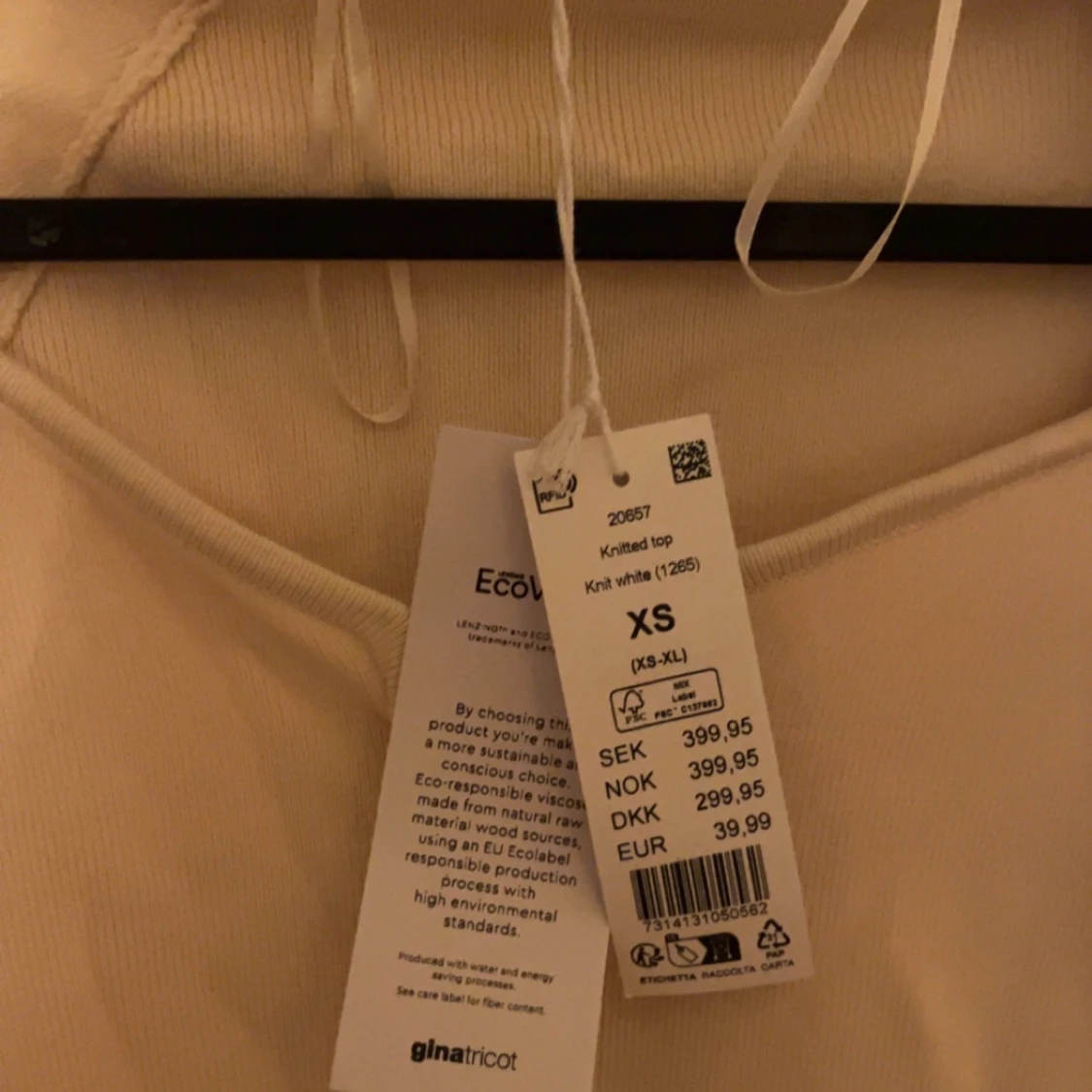 Vit stickad topp från Gina Tricot