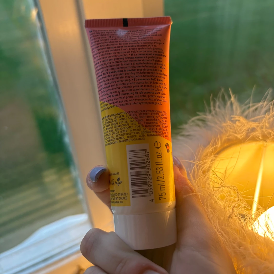 Essence 24/7 handkräm & mask - 1